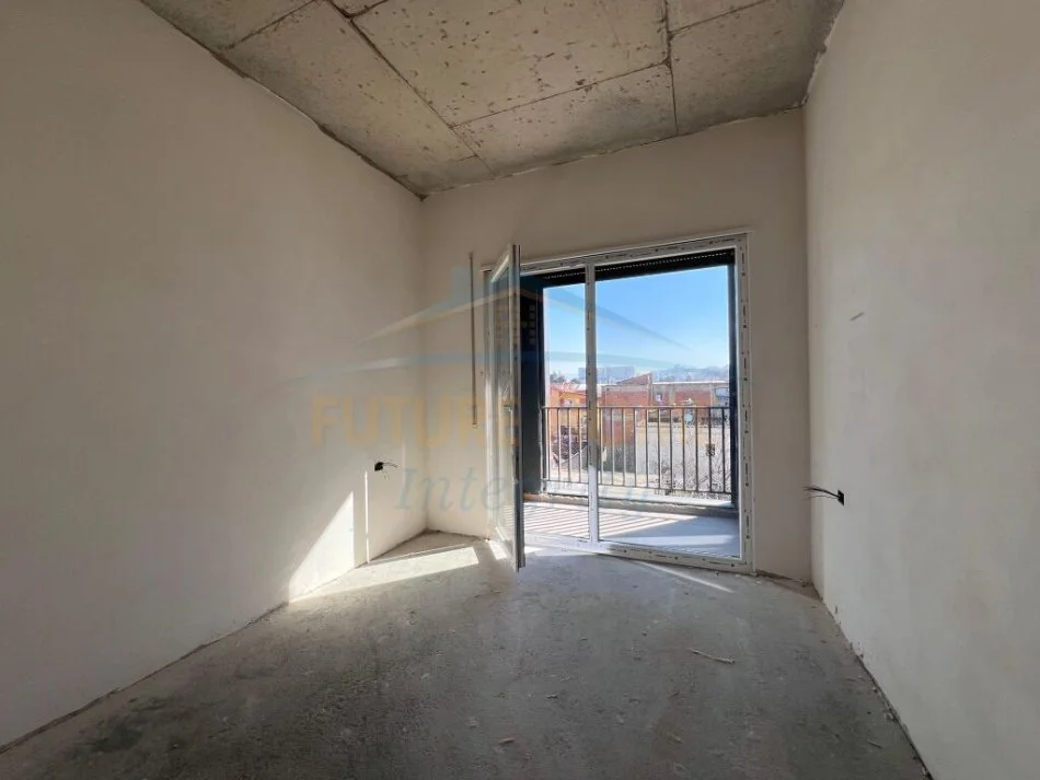 Tirane, shitet apartament 2+1 , 86 m² 155.500 € (Pallati me shigjeta)