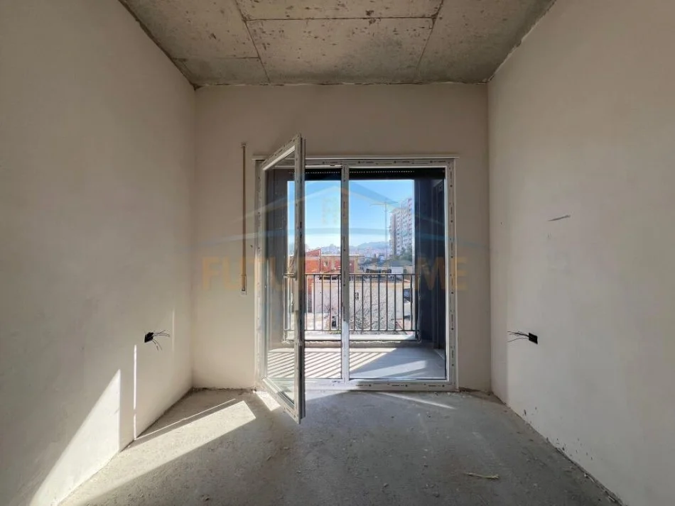 Tirane, shitet apartament 2+1 , 86 m² 155.500 € (Pallati me shigjeta)