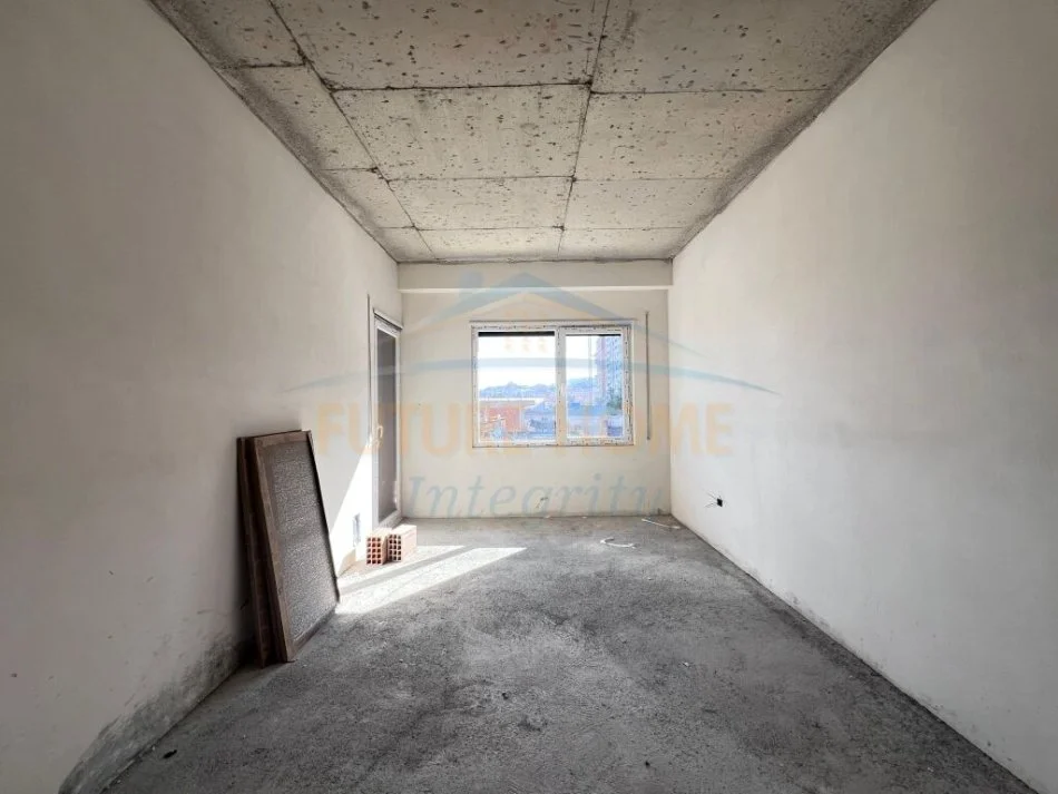 Tirane, shitet apartament 2+1 , 86 m² 155.500 € (Pallati me shigjeta)