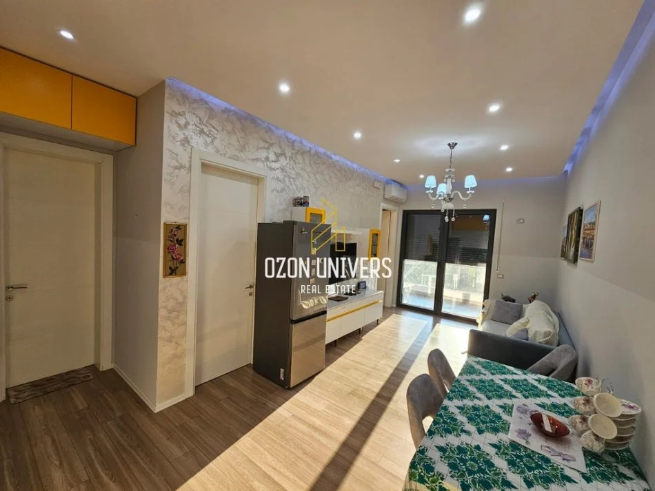 Tirane, jepet me qera apartament 1+1+Ballkon Kati 3, 73 m² 800 € (Kompleksi Deliorgji)