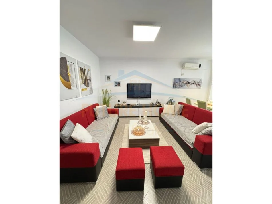 Tirane, jepet me qera apartament 1+1 Kati 3, 66 m² (UNAZA RE)  UNA49104