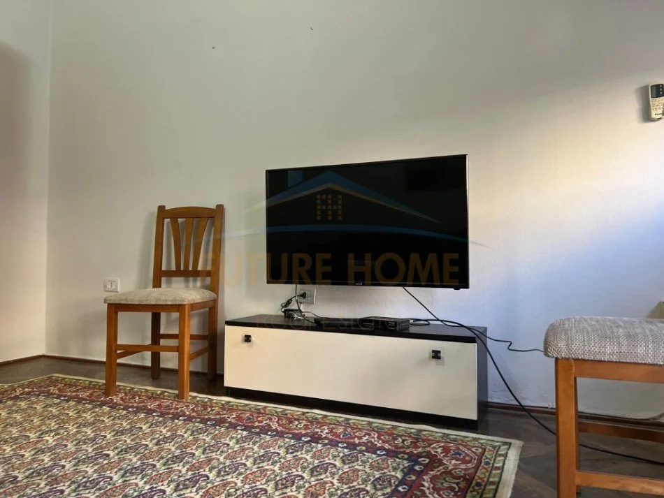 Durres, jepet me qera apartament 2+1 , 120 m² 400 € (qender durres)