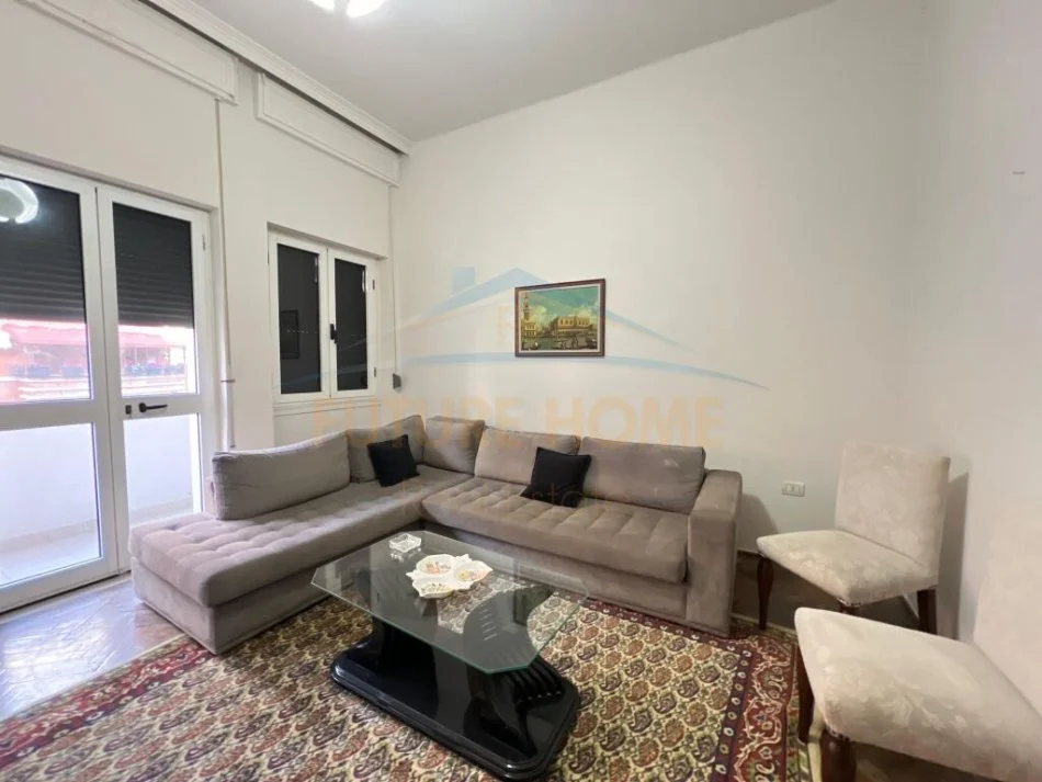 Durres, jepet me qera apartament 2+1 , 120 m² 400 € (qender durres)