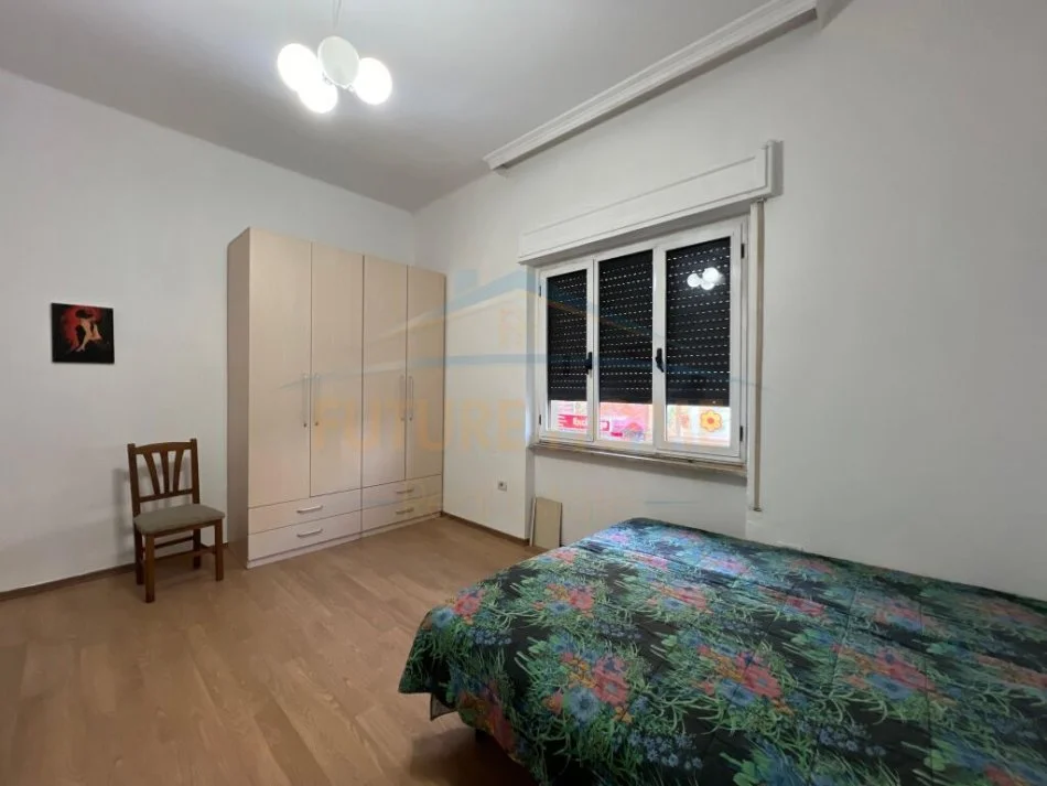 Durres, jepet me qera apartament 2+1 , 120 m² 400 € (qender durres)