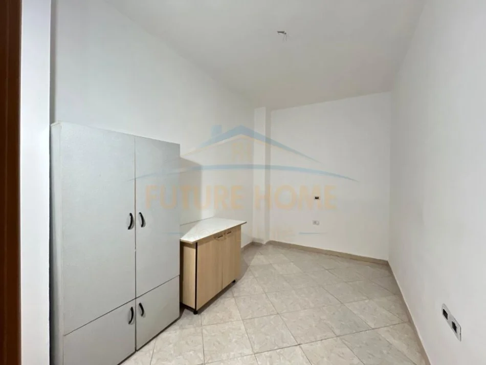 Durres, jepet me qera apartament 1+1 Kati 1, 45 m² 170 € (Qendër ,Durrës)