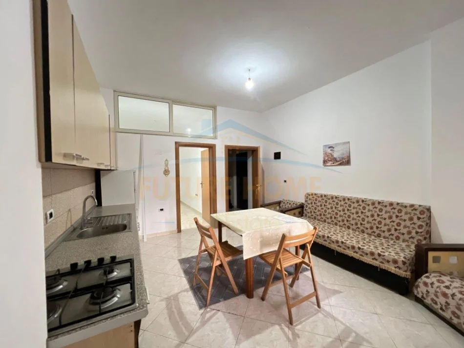 Durres, jepet me qera apartament 1+1 Kati 1, 45 m² 170 € (Qendër ,Durrës)