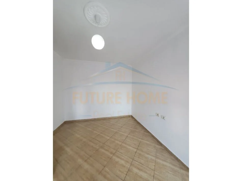 Tirane, shitet apartament 1+1 , 80 m² 92.000 € (Fresku)