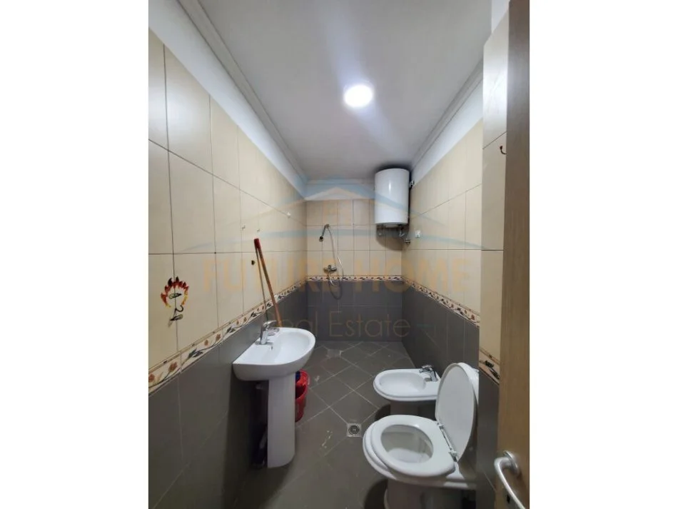 Tirane, shitet apartament 1+1 , 80 m² 92.000 € (Fresku)