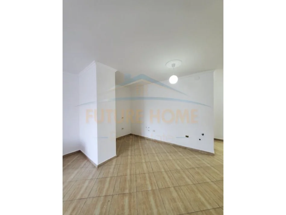 Tirane, shitet apartament 1+1 , 80 m² 92.000 € (Fresku)