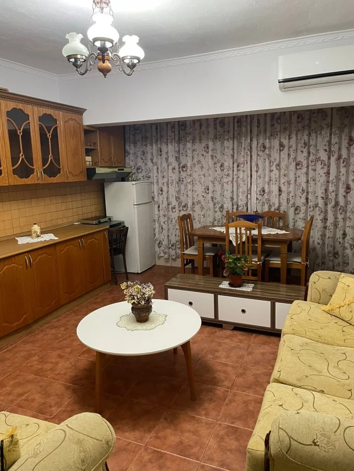 Tirane, jepet me qera 2+1 , 420 € 