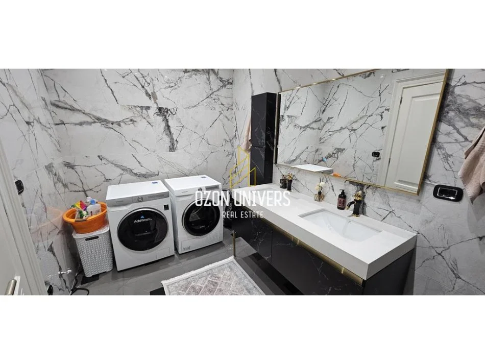 Tirane, jepet me qera apartament 2+1 Kati 5, 135 m² 2.300 € (Blloku)