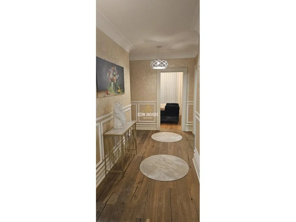 Tirane, jepet me qera apartament 2+1 Kati 5, 135 m² 2.300 € (Blloku)