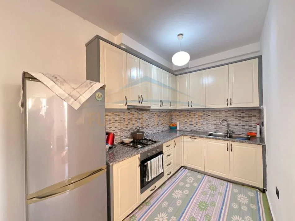 Durres, jepet me qera apartament 2+1 Kati 9, 110 m² 320 € (Ish URT, Durres.)