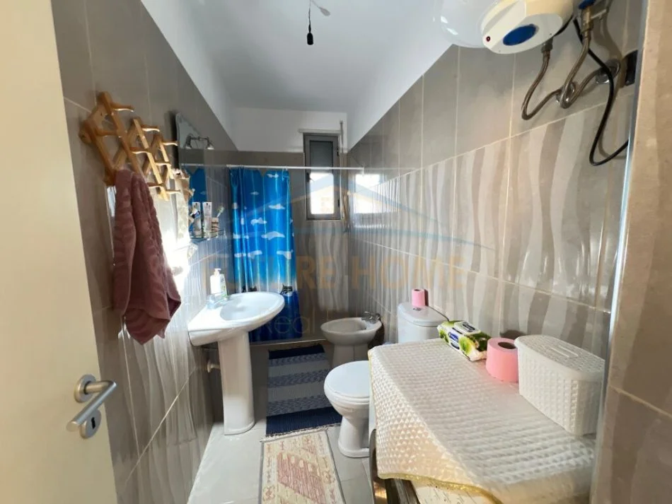 Durres, jepet me qera apartament 2+1 Kati 9, 110 m² 320 € (Ish URT, Durres.)