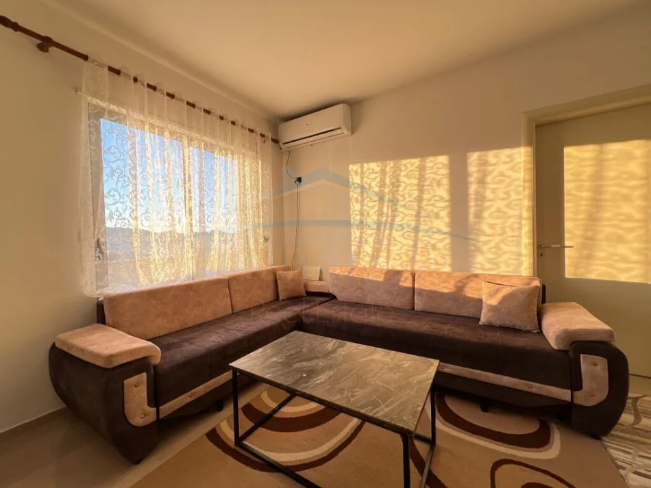 Durres, jepet me qera apartament 2+1 Kati 9, 110 m² 320 € (Ish URT, Durres.)