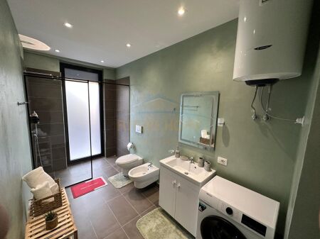 Tirane, shitet apartament 1+1 Kati 1, 88 m² 195.000 € (SHKOLLA E KUQE)