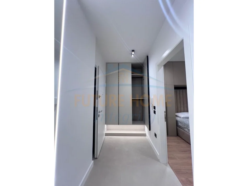 Tirane, jepet me qera apartament 1+1 Kati 8, 70 m² 800 € (PORCELAN)