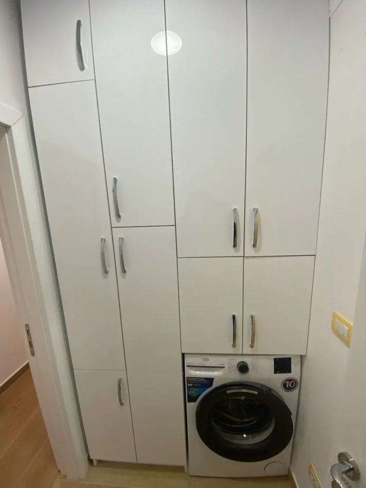 Tirane, jepet me qera apartament 1+1 Kati 5, 60 m² 500 € (Rruga Naim Frasheri, Rruga e Kavajes, 21 Dhjetori, prane Hotel Villa 22.)