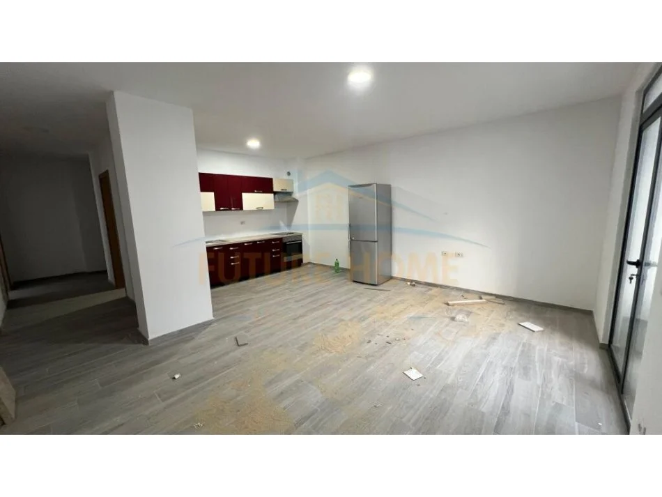 Tirane, jepet me qera apartament 3+1+Ballkon Kati 3, 117 m² 450 € (5 Maji), OPP49302