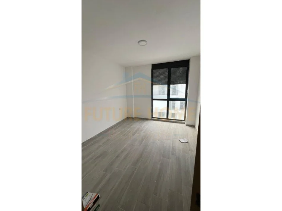 Tirane, jepet me qera apartament 3+1+Ballkon Kati 3, 117 m² 450 € (5 Maji), OPP49302