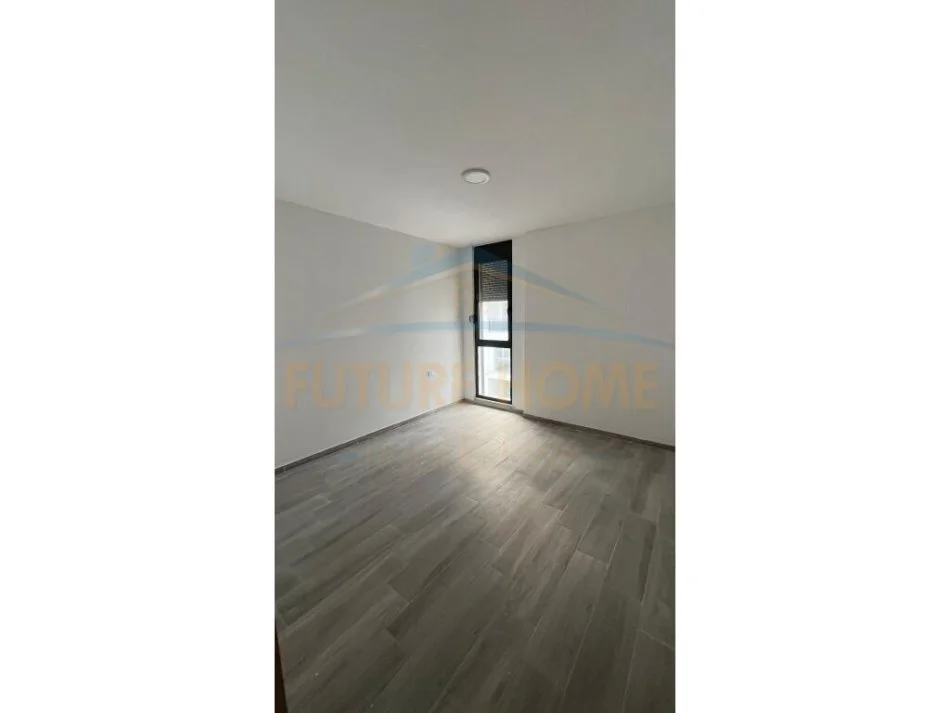 Tirane, jepet me qera apartament 3+1+Ballkon Kati 3, 117 m² 450 € (5 Maji), OPP49302