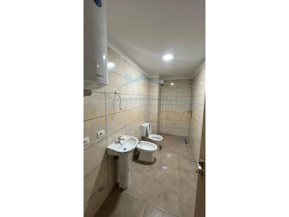 Tirane, jepet me qera apartament 3+1+Ballkon Kati 3, 117 m² 450 € (5 Maji), OPP49302