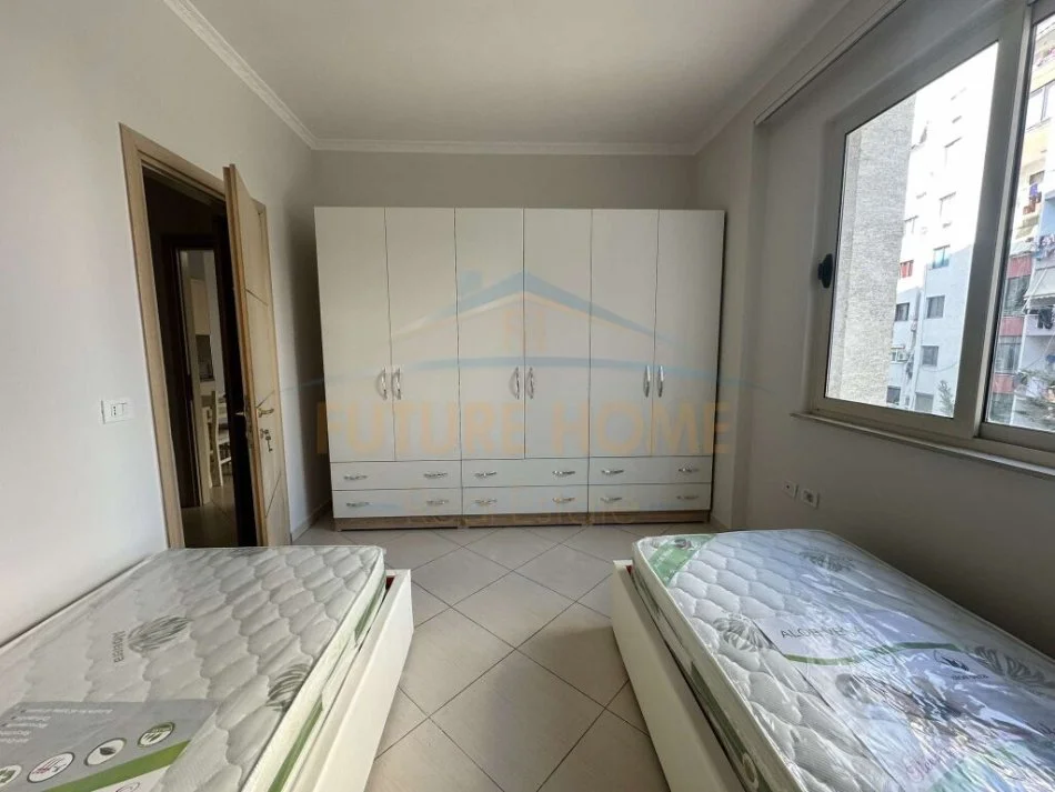 Tirane, jepet me qera apartament 2+1 Kati 3, 104 m² 450€ (YZBERISHT)