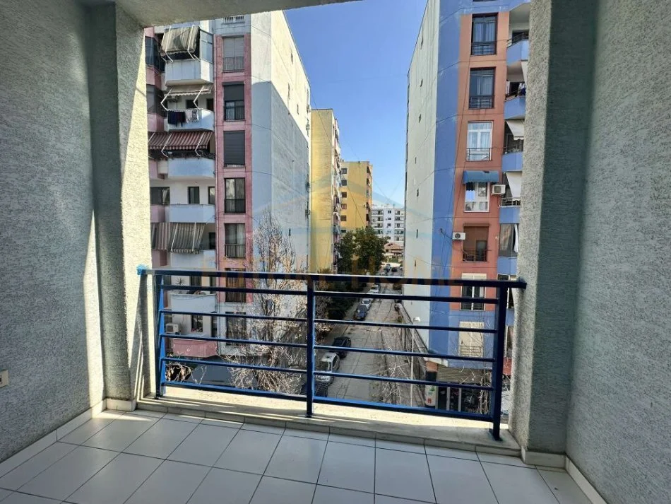 Tirane, jepet me qera apartament 2+1 Kati 3, 104 m² 500 € (YZBERISHT)   UNA49323