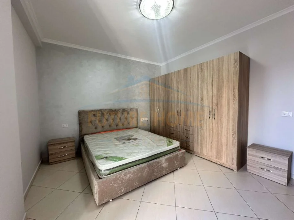 Tirane, jepet me qera apartament 2+1 Kati 3, 104 m² 450€ (YZBERISHT)