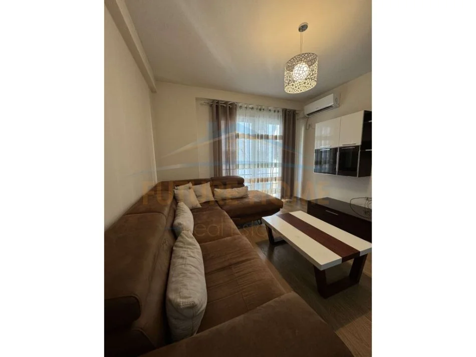 Tirane, jepet me qera apartament 2+1+Ballkon Kati 2, 95 m² 600 € (Kodra e Diellit)