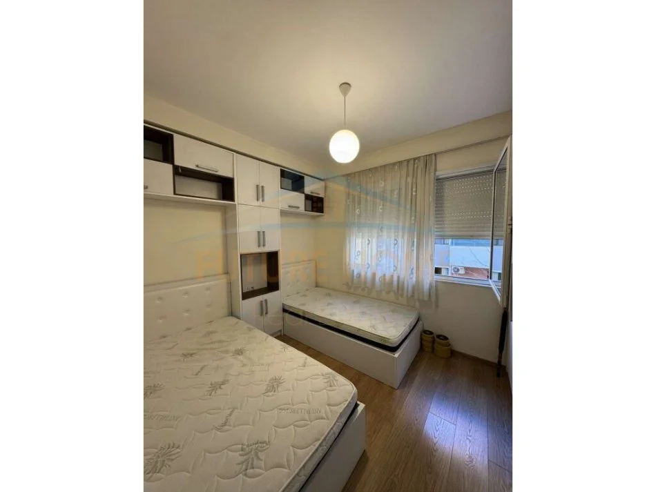 Tirane, jepet me qera apartament 2+1+Ballkon Kati 2, 95 m² 600 € (Kodra e Diellit)