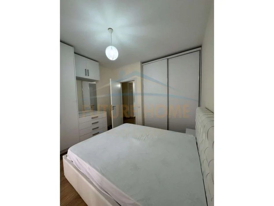 Tirane, jepet me qera apartament 2+1+Ballkon Kati 2, 95 m² 600 € (Kodra e Diellit)