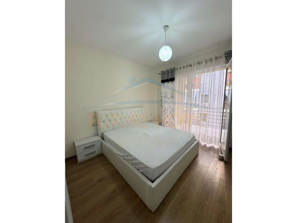 Tirane, jepet me qera apartament 2+1+Ballkon Kati 2, 95 m² 600 € (Kodra e Diellit)