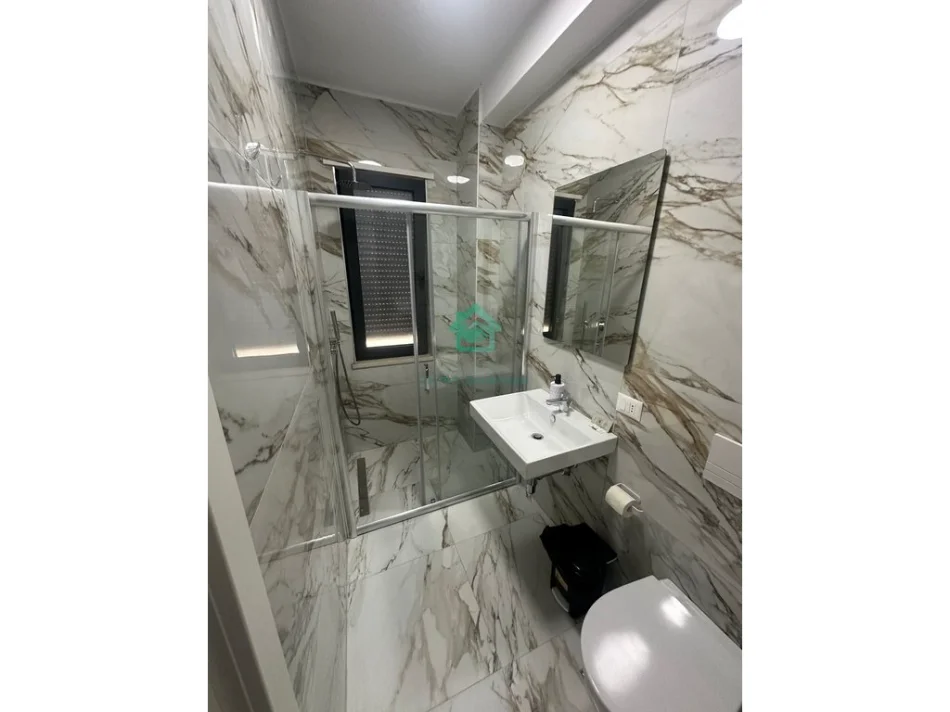 Tirane, jepet me qera apartament 2+1 Kati 5, 95 m² 800 € (Qendra Linkolin)
