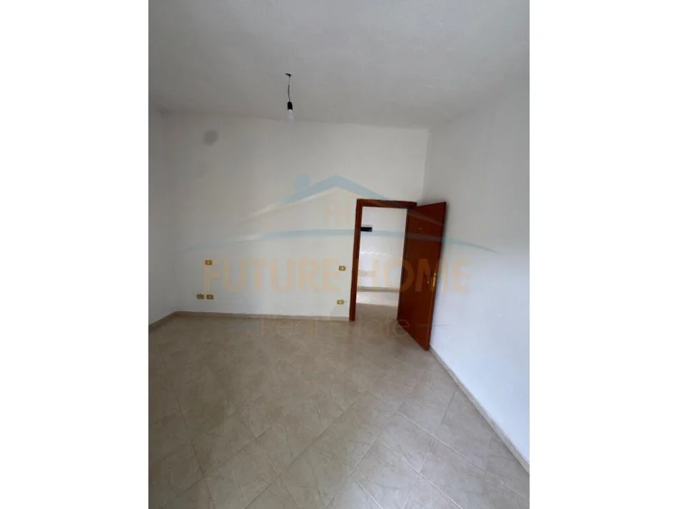 Durres, shitet apartament 1+1+Ballkon Kati 4, 75 m² 150.000 € (qerret)