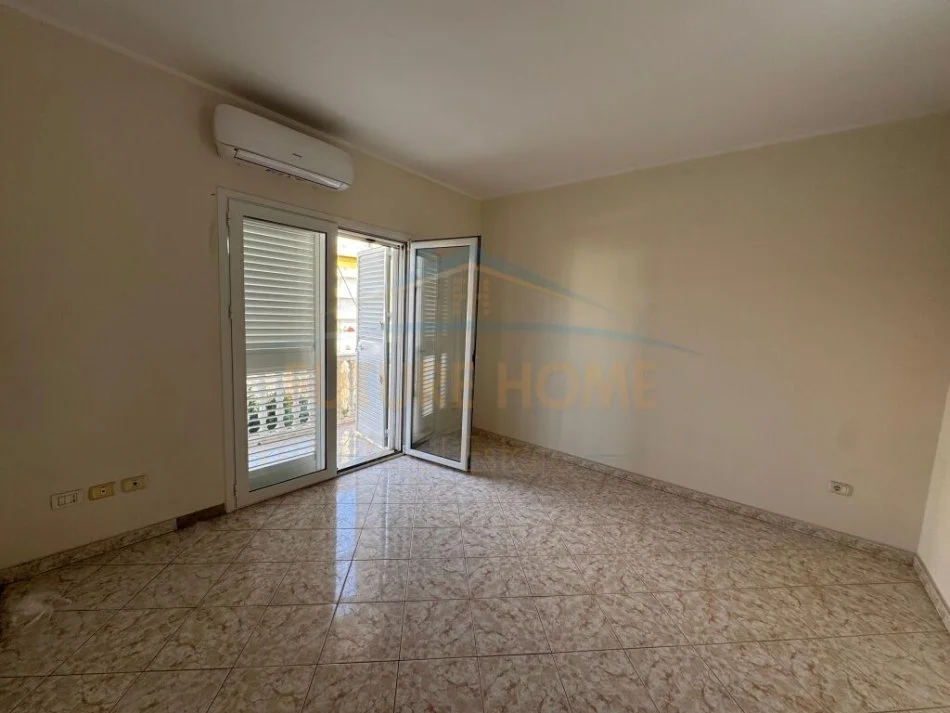 Durres, shitet apartament 1+1+Ballkon Kati 3, 55 m² 62.000 € (plazh lliria)