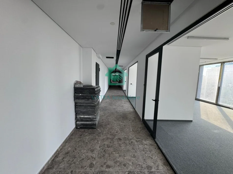 Tirane, jepet me qera ambjent biznesi , 74 m² 3.000 € (DownTown)