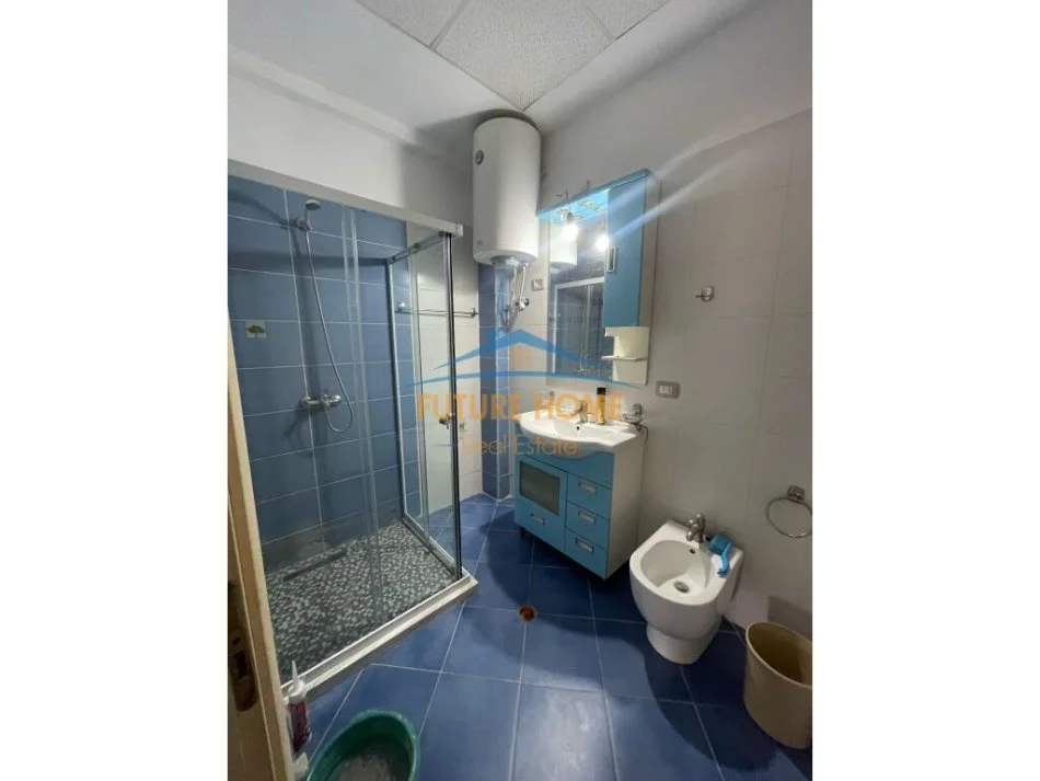 Tirane, jepet me qera apartament 2+1 Kati 5, 104 m² 600 € (Rruga e Kavajes)