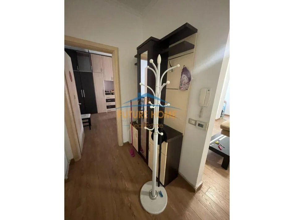 Tirane, jepet me qera apartament 2+1 Kati 5, 104 m² 600 € (Rruga e Kavajes)