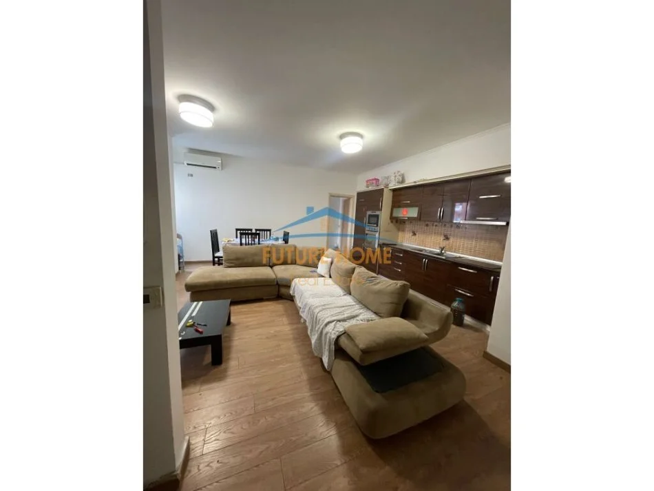 Tirane, jepet me qera apartament 2+1 Kati 5, 104 m² 600 € (Rruga e Kavajes)