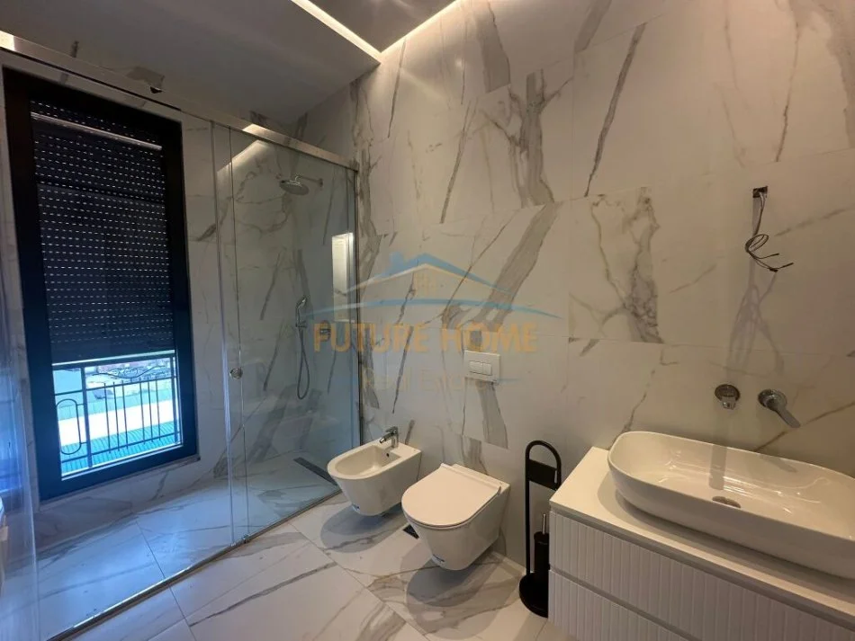 Tirane, jepet me qera apartament 2+1 Kati 5, 122 m² 1.200 € (kompleksi delijorgji)