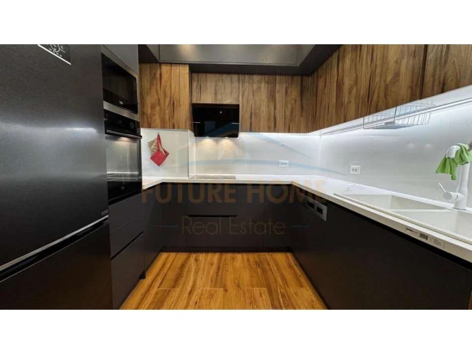 Tirane, jepet me qera apartament 2+1 Kati 3, 105 m² 750 € (Fusha e Aviacionit)