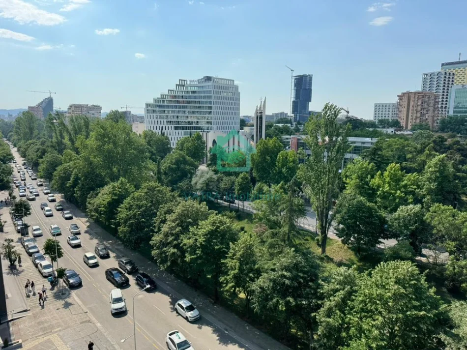 Tirane, jepet me qera ambjent biznesi , 74 m² 3.000 € (DownTown)
