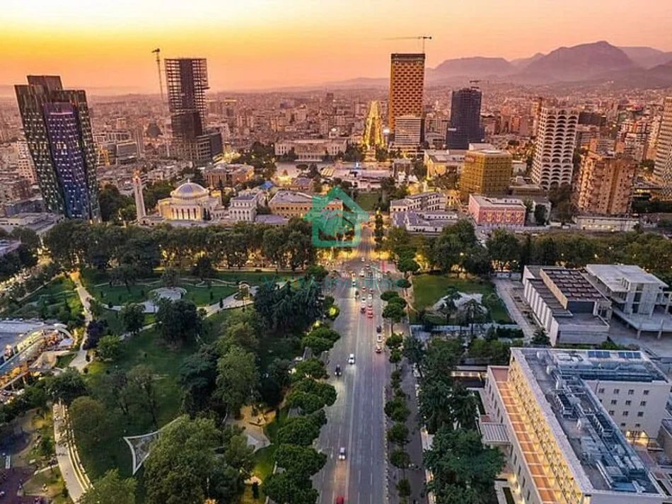 Tirane, jepet me qera ambjent biznesi , 500 m² 7.000 € 
