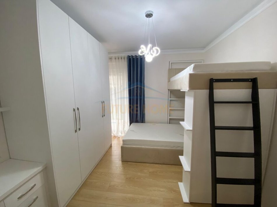 Tirane, jepet me qera apartament 2+1 Kati 4, 105 m² 1.200 € (Liqeni i Thate)
