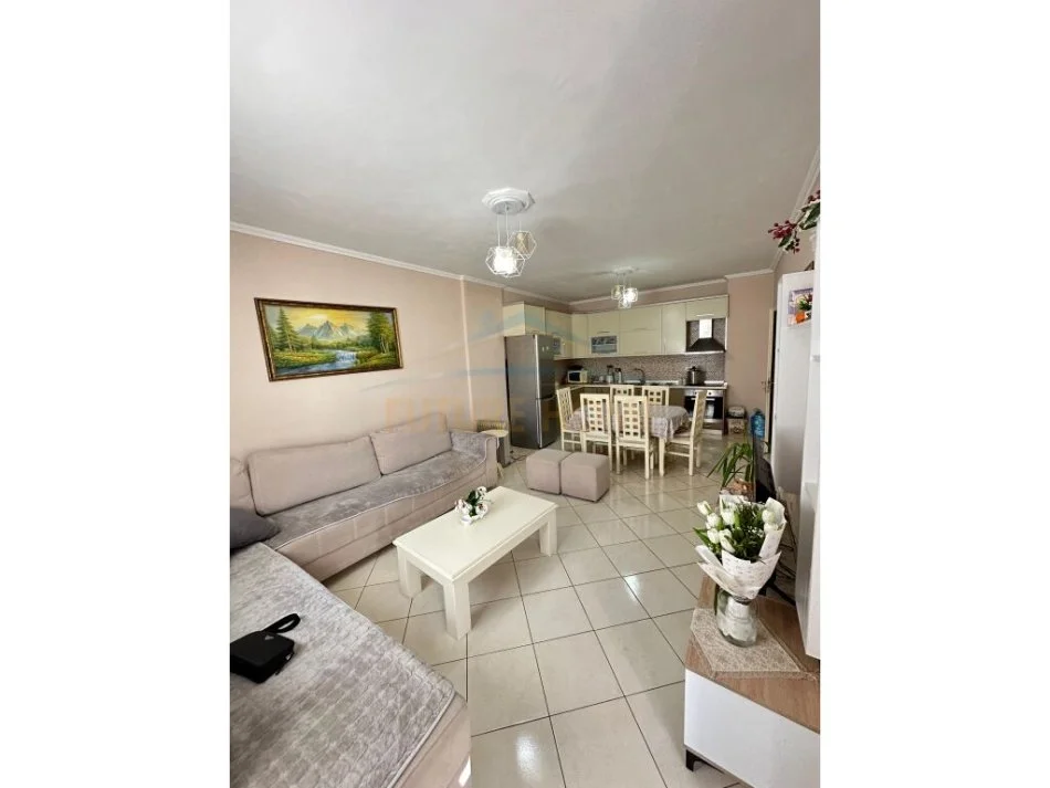 Tirane, shitet apartament 2+1+Ballkon Kati 2, 100 m² 138.000 € (unaza e re)