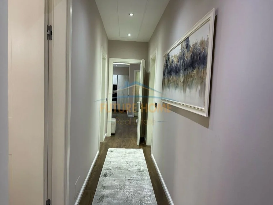 Tirane, jepet me qera apartament 3+1 Kati 5, 140 m² 1.600 € 