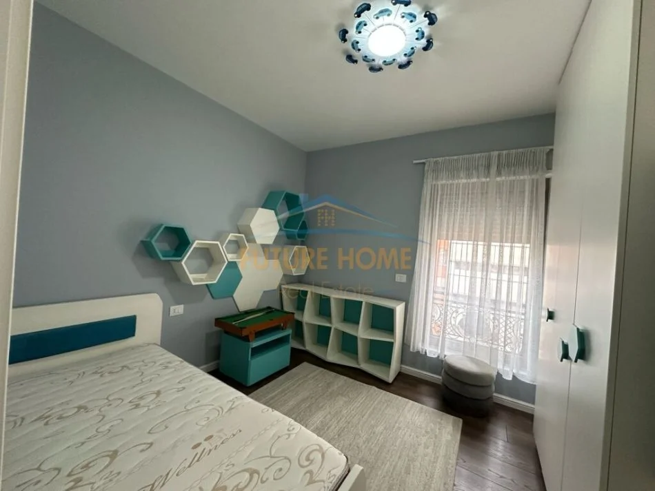 Tirane, jepet me qera apartament 3+1 Kati 5, 140 m² 1.900 € (Kompleks Delijorgji)