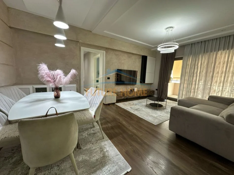 Tirane, jepet me qera apartament 3+1 Kati 5, 140 m² 1.700 € (rruga e kavajes)