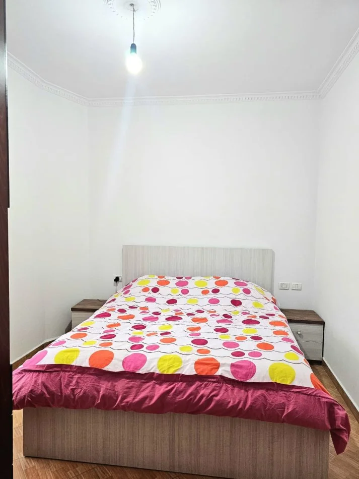 Tirane, jepet me qera apartament 2+1+Ballkon Kati 5, 79 m² 450 € (i diskutueshem)(FRESK)